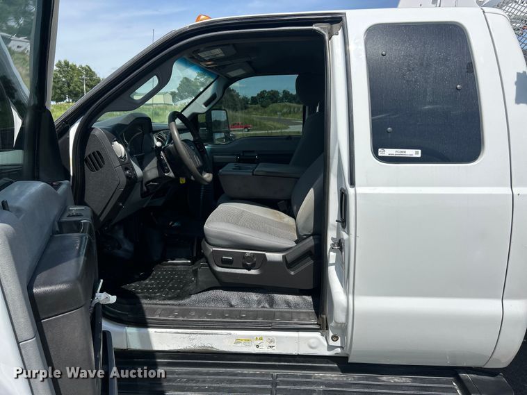 image for item FC2806 2012 Ford F550 XLT Super Duty Ext. Cab utility / service truck