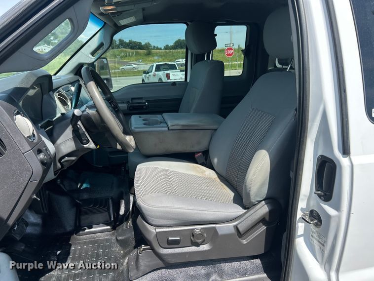 image for item FC2806 2012 Ford F550 XLT Super Duty Ext. Cab utility / service truck