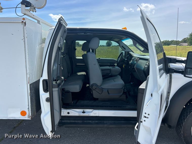 image for item FC2806 2012 Ford F550 XLT Super Duty Ext. Cab utility / service truck
