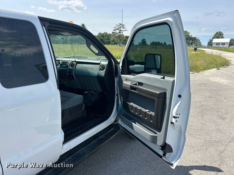 image for item FC2806 2012 Ford F550 XLT Super Duty Ext. Cab utility / service truck