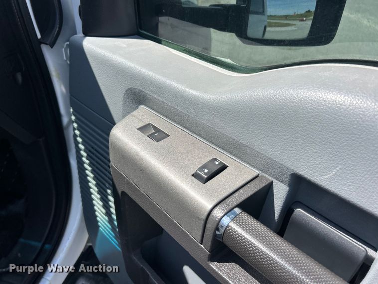 image for item FC2806 2012 Ford F550 XLT Super Duty Ext. Cab utility / service truck