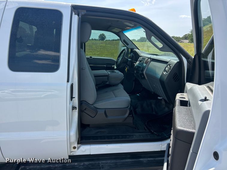 image for item FC2806 2012 Ford F550 XLT Super Duty Ext. Cab utility / service truck