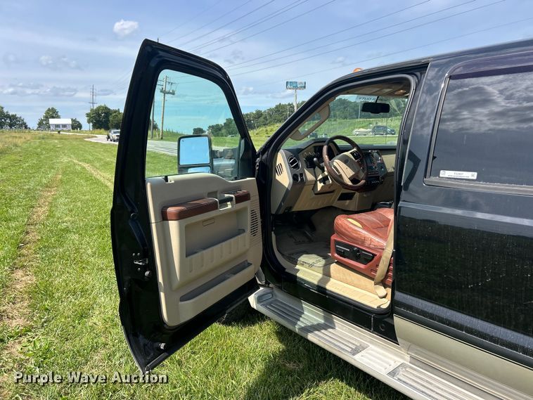 image for item FC2807 2010 Ford F250 Super Duty King Ranch Lariat Crew Cab pickup truck