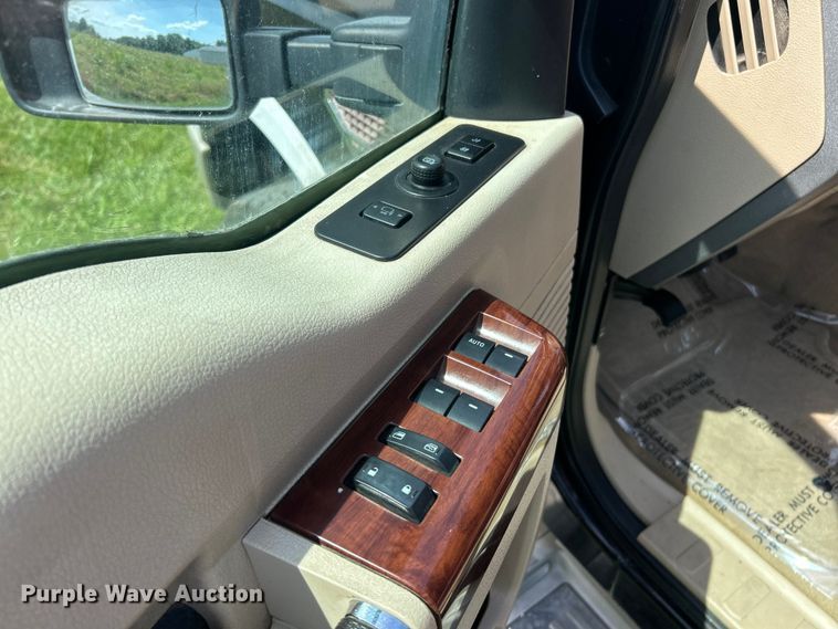 image for item FC2807 2010 Ford F250 Super Duty King Ranch Lariat Crew Cab pickup truck