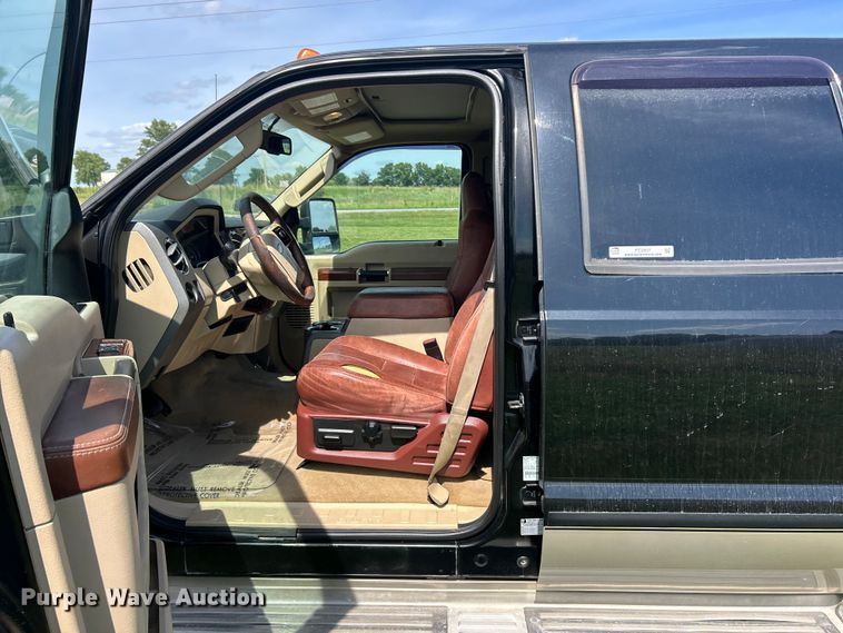 image for item FC2807 2010 Ford F250 Super Duty King Ranch Lariat Crew Cab pickup truck