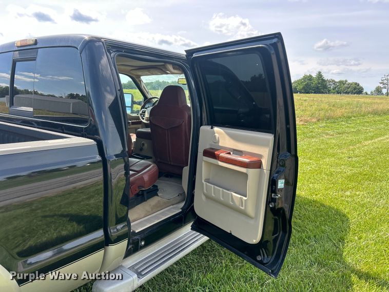 image for item FC2807 2010 Ford F250 Super Duty King Ranch Lariat Crew Cab pickup truck