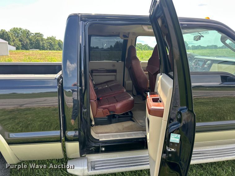 image for item FC2807 2010 Ford F250 Super Duty King Ranch Lariat Crew Cab pickup truck