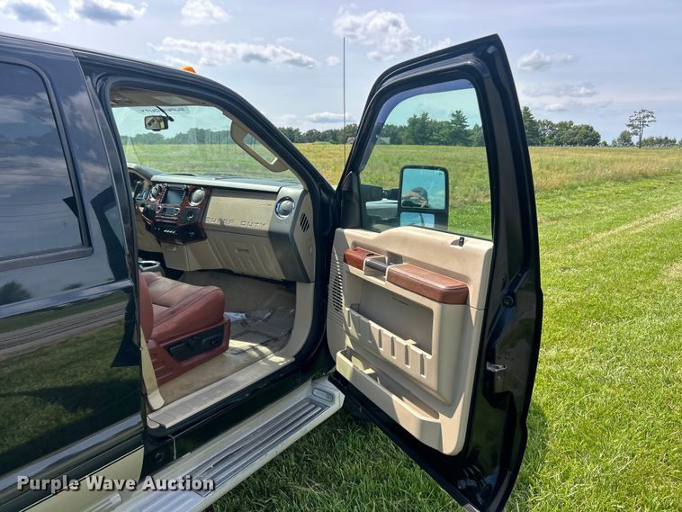 image for item FC2807 2010 Ford F250 Super Duty King Ranch Lariat Crew Cab pickup truck