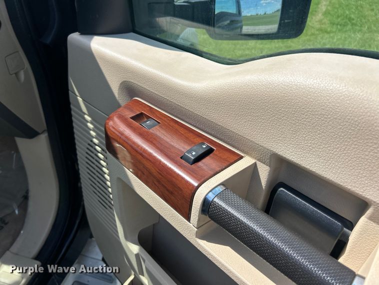 image for item FC2807 2010 Ford F250 Super Duty King Ranch Lariat Crew Cab pickup truck
