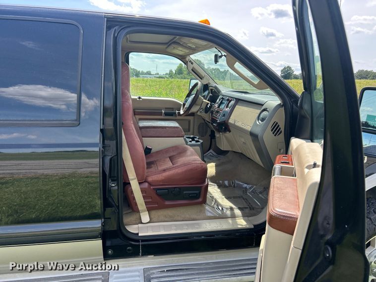 image for item FC2807 2010 Ford F250 Super Duty King Ranch Lariat Crew Cab pickup truck