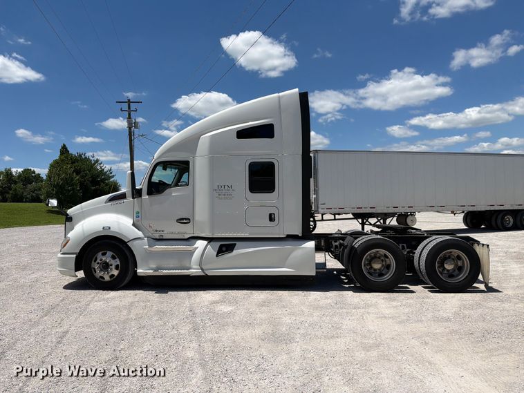 image for item FC3143 2021 Kenworth T680 semi truck