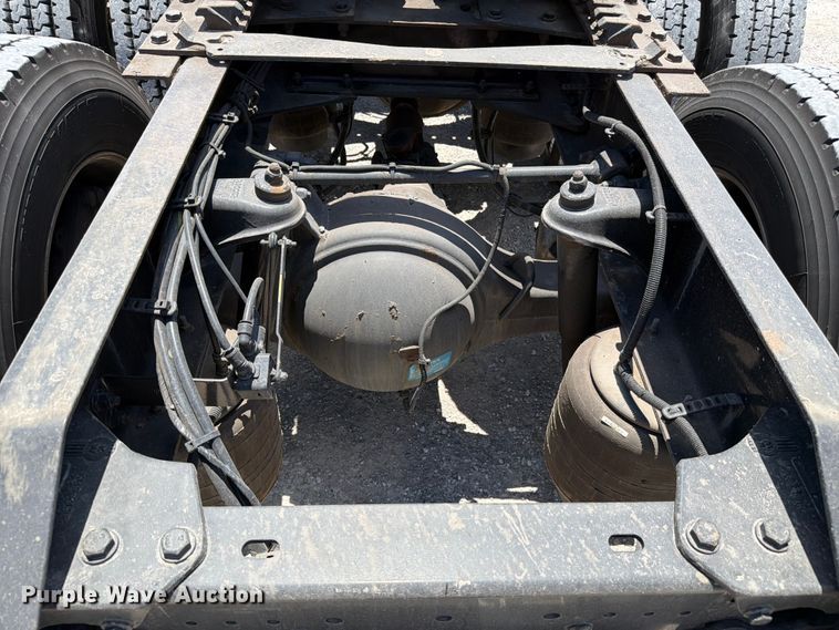 image for item FC3143 2021 Kenworth T680 semi truck