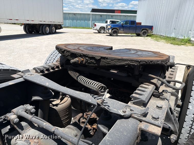image for item FC3143 2021 Kenworth T680 semi truck