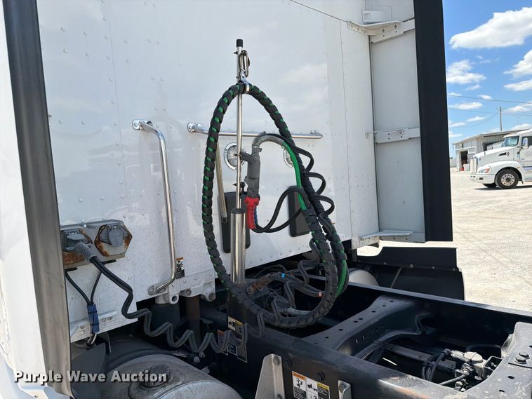 image for item FC3143 2021 Kenworth T680 semi truck