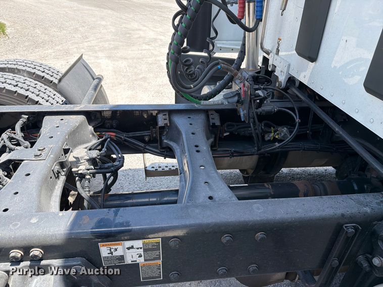 image for item FC3143 2021 Kenworth T680 semi truck