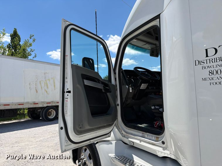 image for item FC3143 2021 Kenworth T680 semi truck