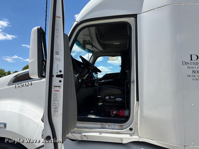 image for item FC3143 2021 Kenworth T680 semi truck