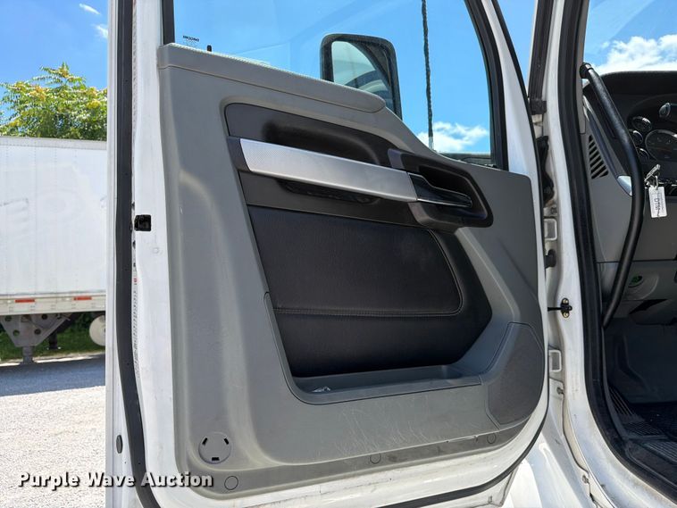 image for item FC3143 2021 Kenworth T680 semi truck
