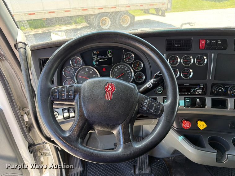 image for item FC3143 2021 Kenworth T680 semi truck