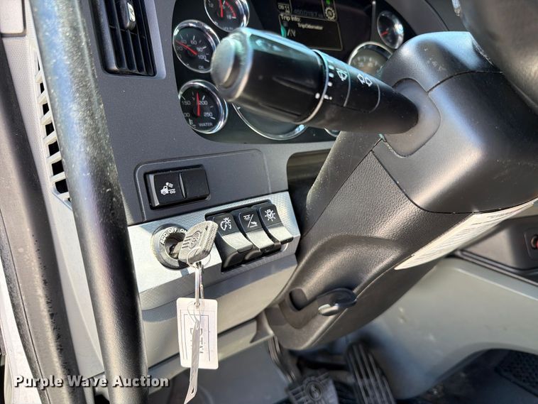 image for item FC3143 2021 Kenworth T680 semi truck