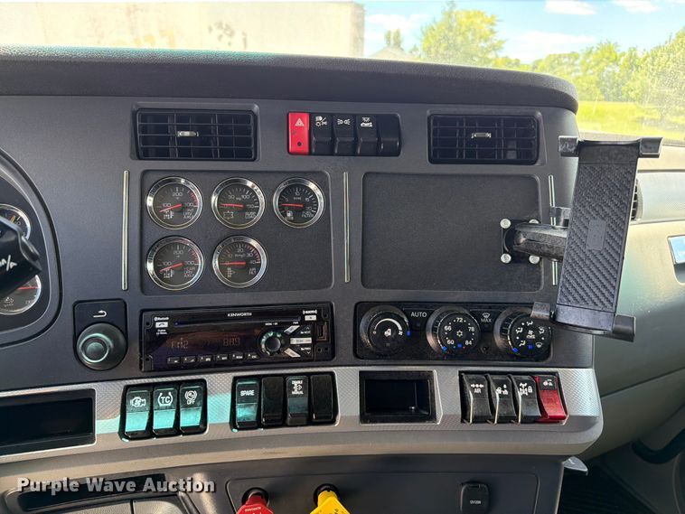 image for item FC3143 2021 Kenworth T680 semi truck
