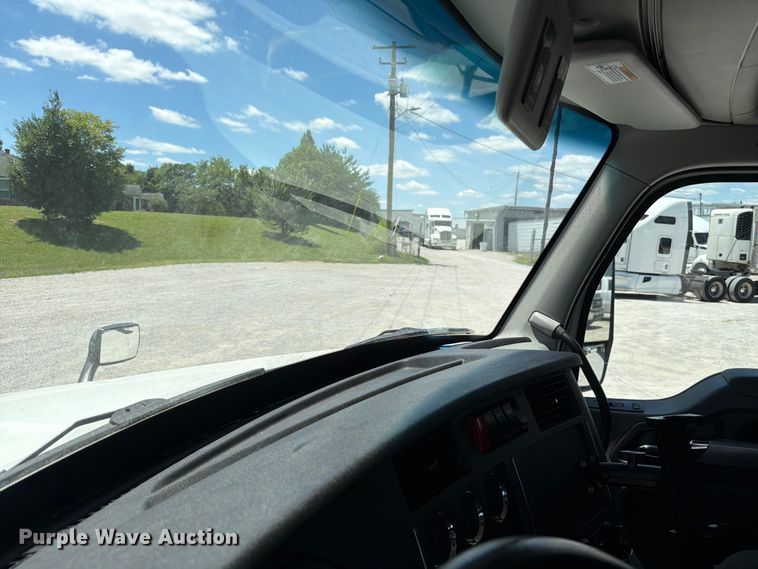 image for item FC3143 2021 Kenworth T680 semi truck