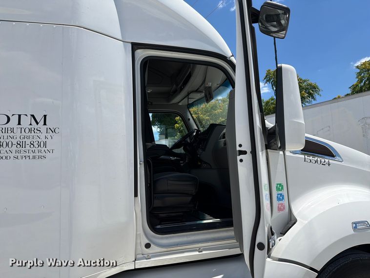 image for item FC3143 2021 Kenworth T680 semi truck