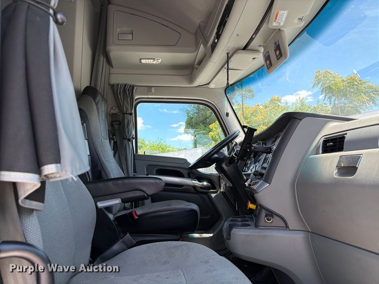 image for item FC3143 2021 Kenworth T680 semi truck