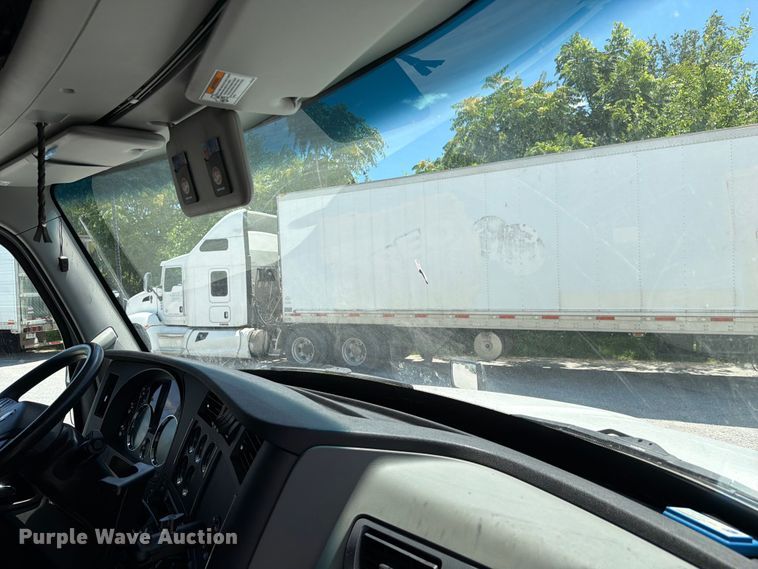 image for item FC3143 2021 Kenworth T680 semi truck
