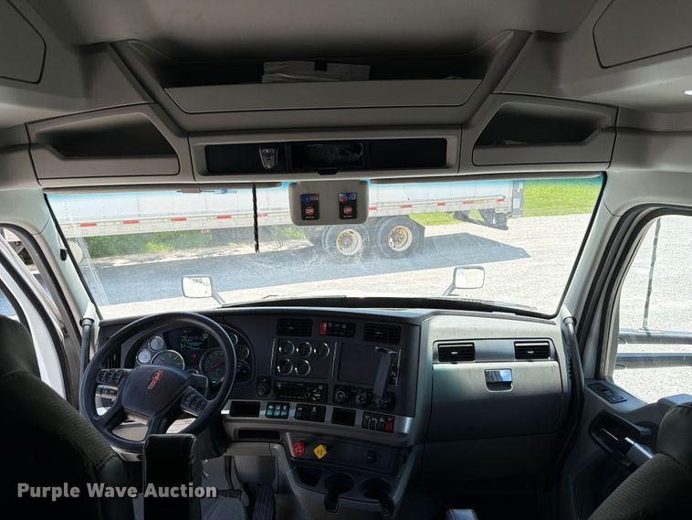 image for item FC3143 2021 Kenworth T680 semi truck