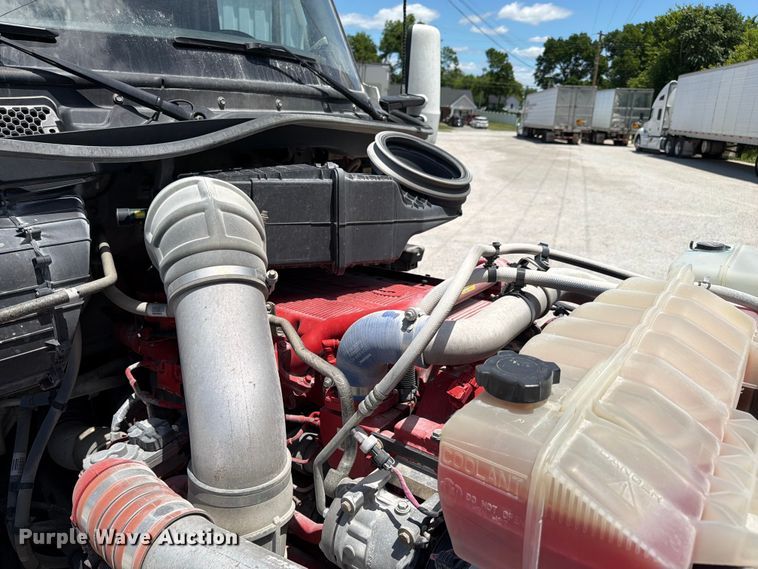 image for item FC3143 2021 Kenworth T680 semi truck
