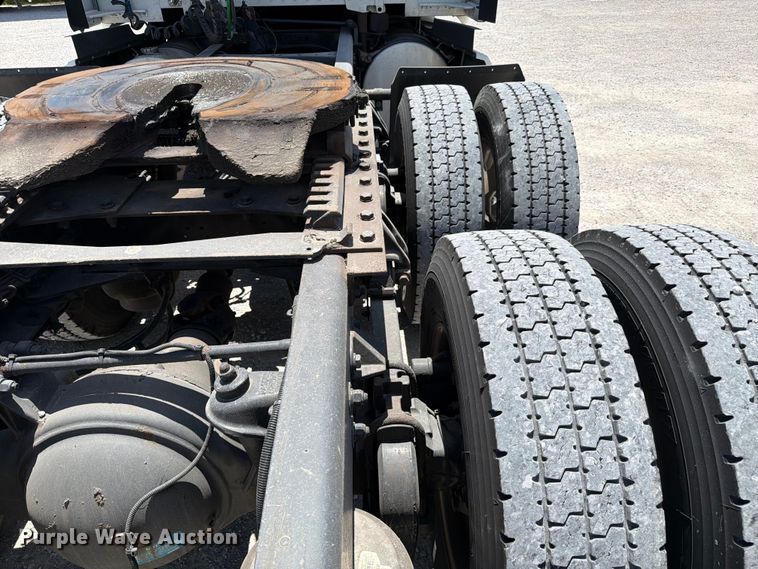 image for item FC3143 2021 Kenworth T680 semi truck