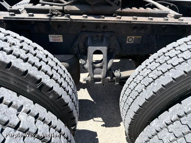 image for item FC3143 2021 Kenworth T680 semi truck