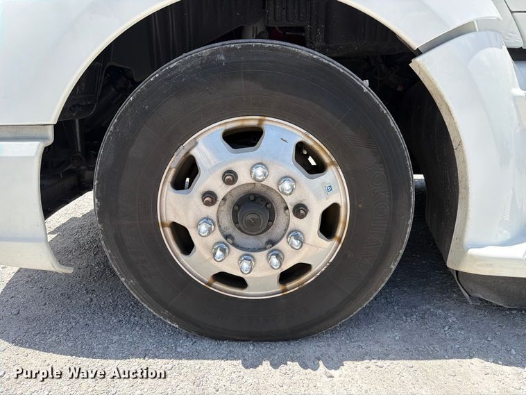 image for item FC3143 2021 Kenworth T680 semi truck