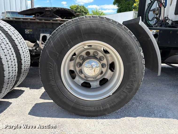 image for item FC3143 2021 Kenworth T680 semi truck