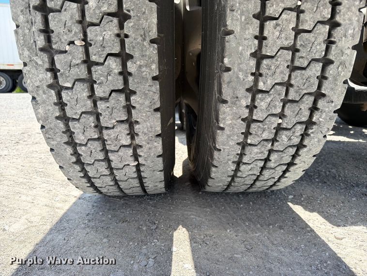 image for item FC3143 2021 Kenworth T680 semi truck