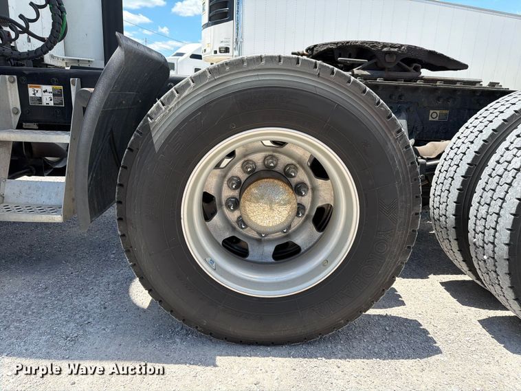 image for item FC3143 2021 Kenworth T680 semi truck