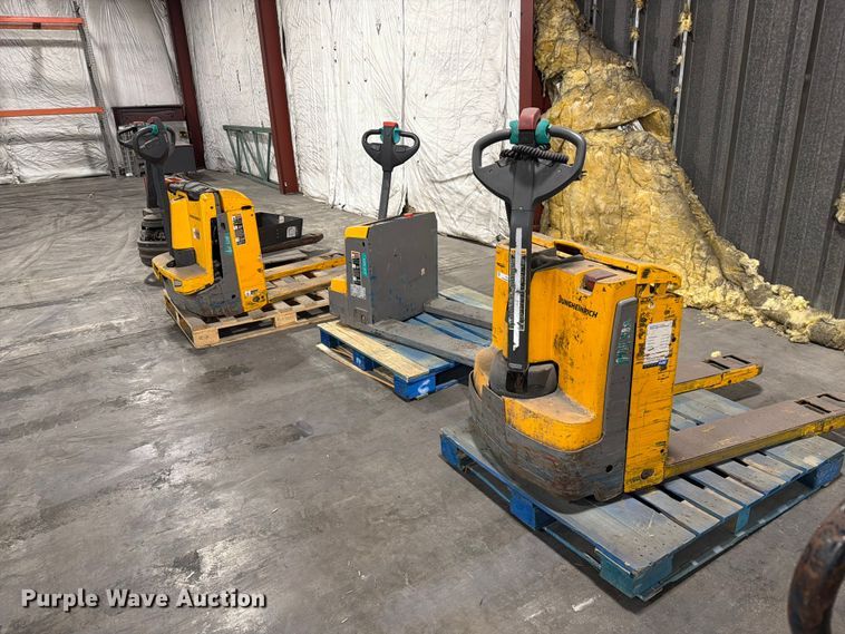 image for item FC3163 (4) pallet jacks