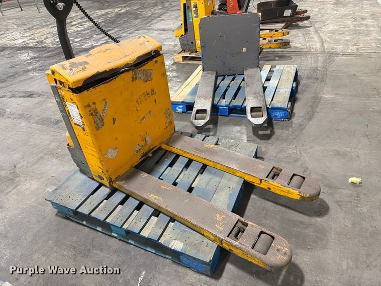 image for item FC3163 (4) pallet jacks