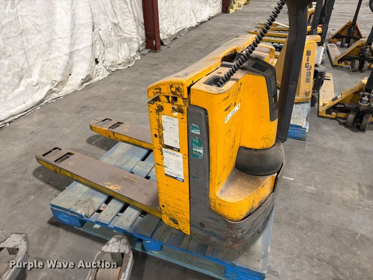 image for item FC3163 (4) pallet jacks