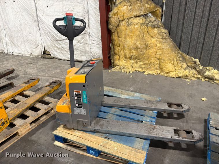image for item FC3163 (4) pallet jacks