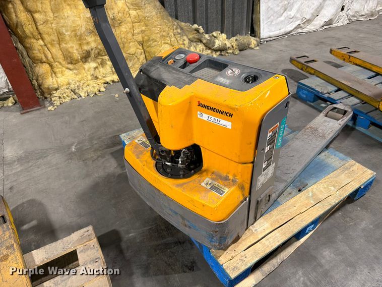 image for item FC3163 (4) pallet jacks