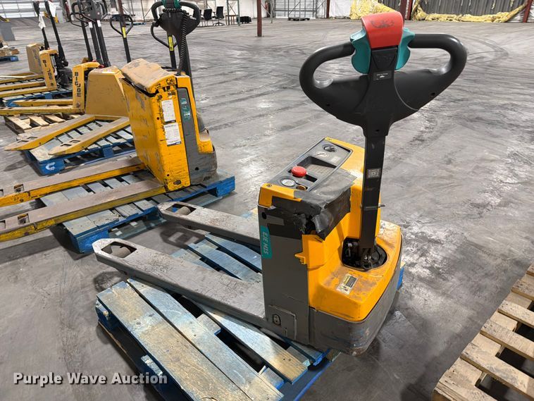 image for item FC3163 (4) pallet jacks