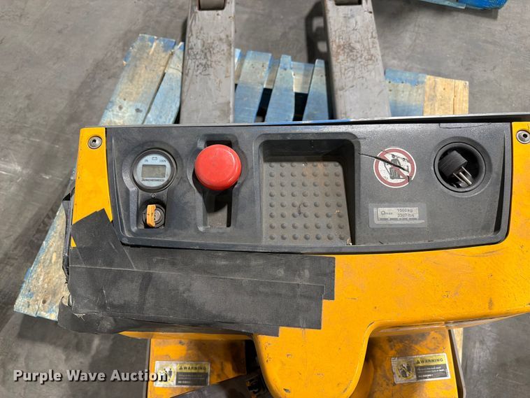 image for item FC3163 (4) pallet jacks