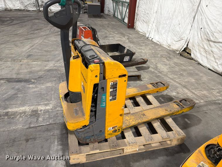 image for item FC3163 (4) pallet jacks