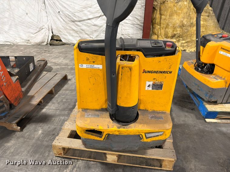 image for item FC3163 (4) pallet jacks