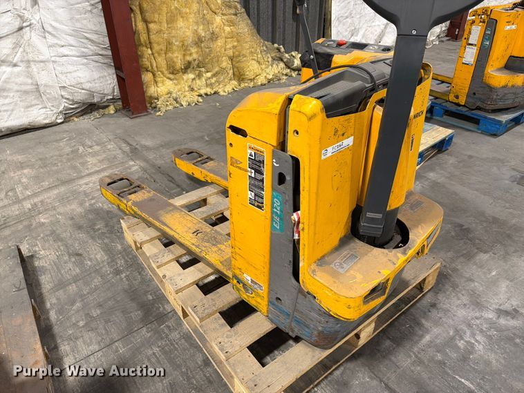 image for item FC3163 (4) pallet jacks
