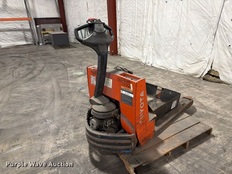 image for item FC3163 (4) pallet jacks