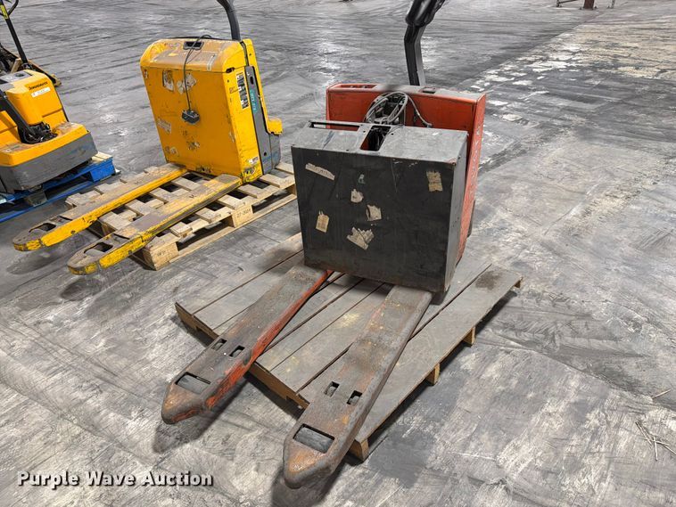 image for item FC3163 (4) pallet jacks