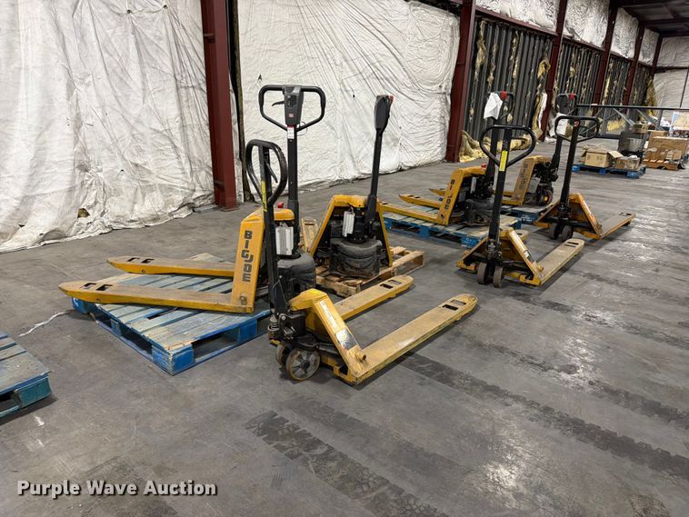 image for item FC3164 (6) pallet jacks
